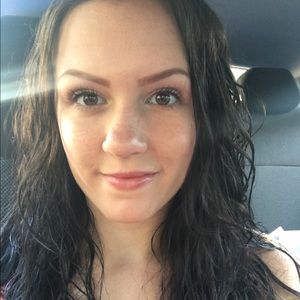 Meet your Posher, Cassandra