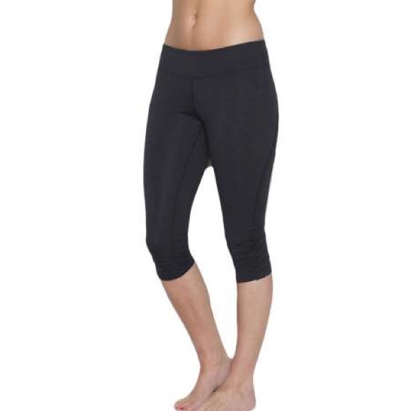 Victoria's Secret Pants - Victoria's Secret Yoga Pants (Crop Legging)
