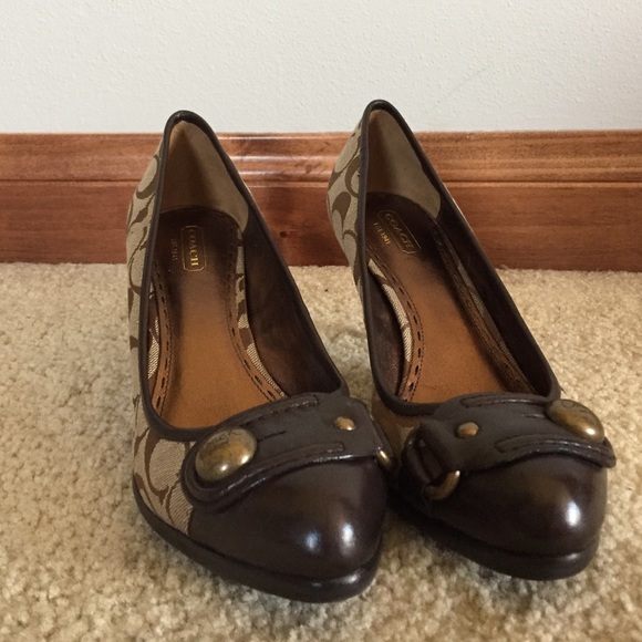 Brand New with box COACH khaki/ espresso 2" heel