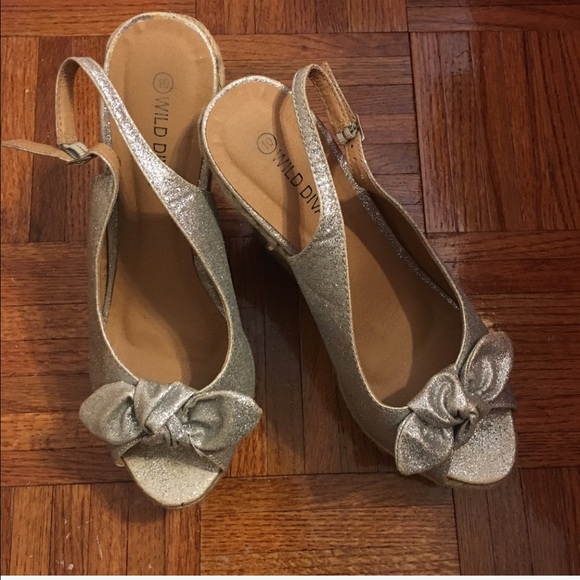 Silver sparkly bow wedges (size 10)