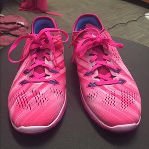Pink Nike free 5.0