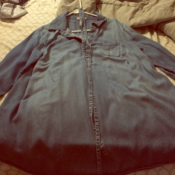 Liz Lange Maternity Jean colored top