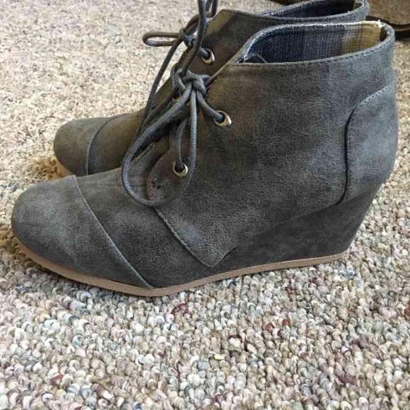 Sz 9 Wedge Booties
