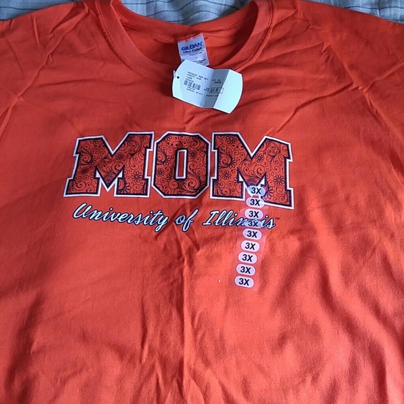 University of Illinois Mom shirt