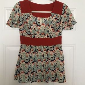 100% silk pleated top, excellent condition!