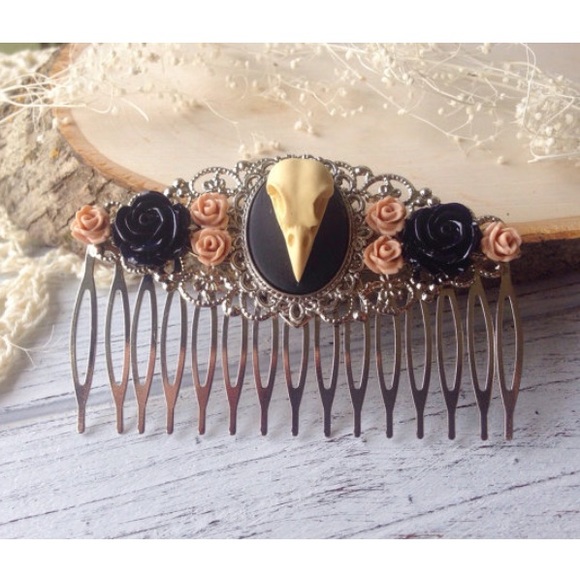 Abbie's Anchor Accessories - Gorgeous Raven Skull Hair Comb