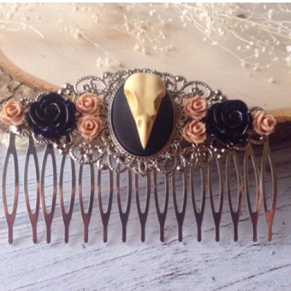 Gorgeous Raven Skull Hair Comb - Picture 2 of 4