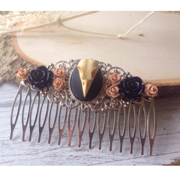 Gorgeous Raven Skull Hair Comb - Picture 3 of 4
