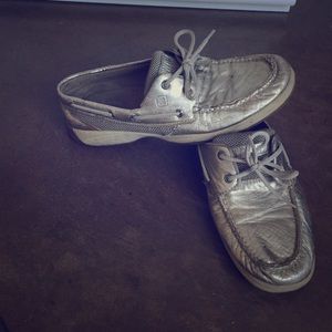 Gold shimmer sperrys