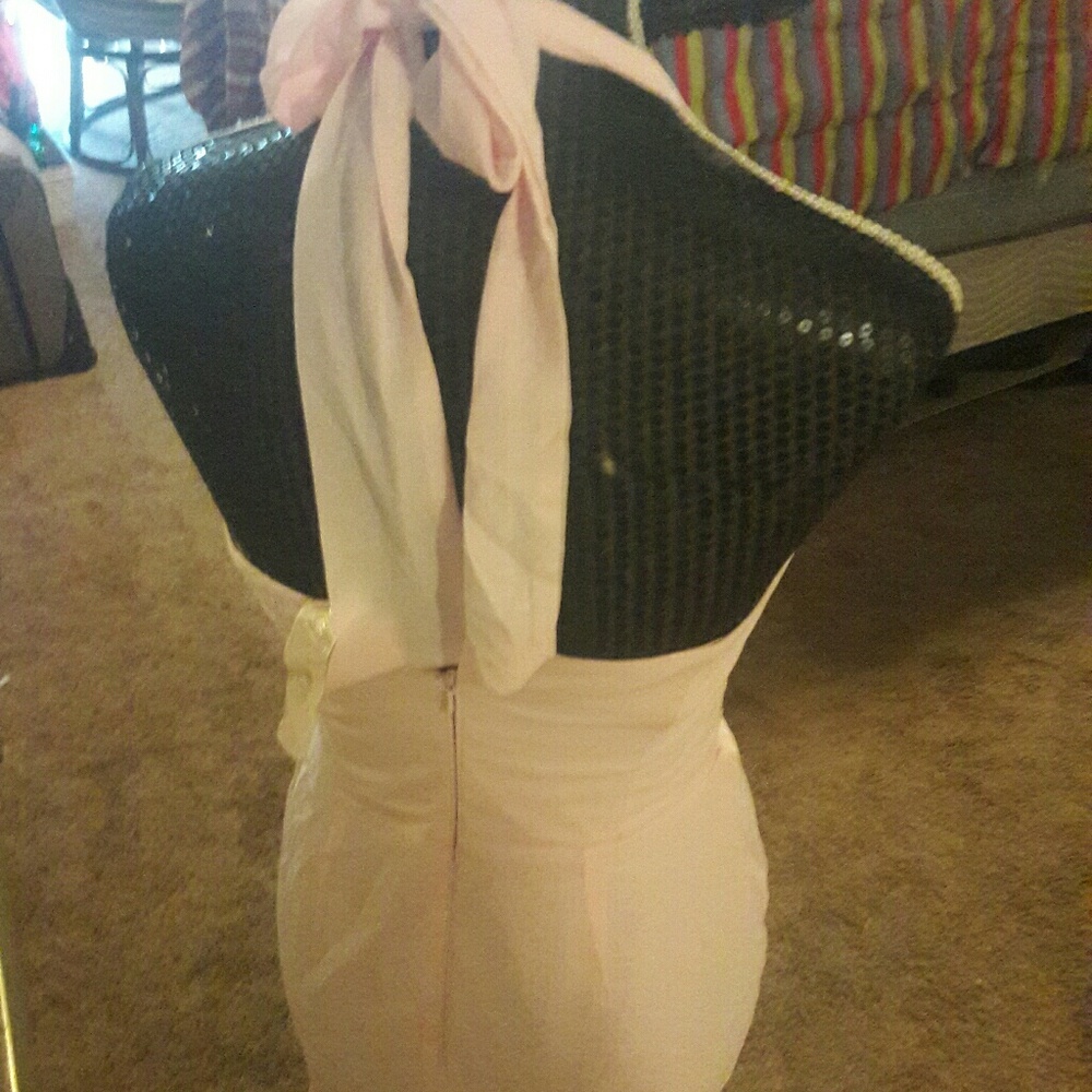 Adorable Demi Cup Dress Brand NEW!!! Never worn - Picture 2 of 4