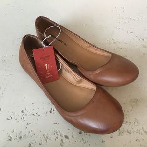 Brand new cognac ballet flats