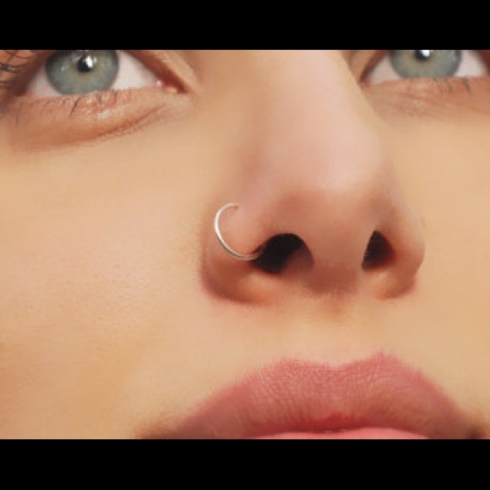 Seamless nose hoop
