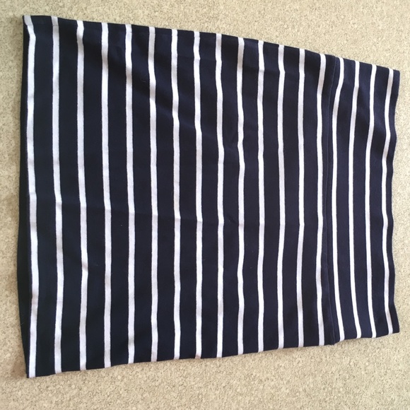 Forever 21 navy and white stripped mini skirt