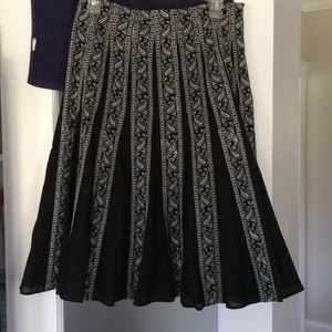 Cute paisley printed full skirt with side zip