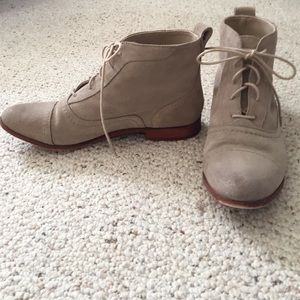 Tan lace up boots sz 8