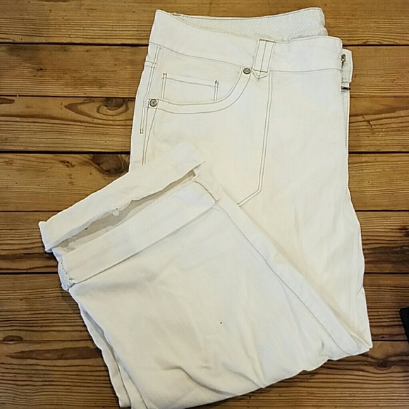 Faded Glory White Capri
