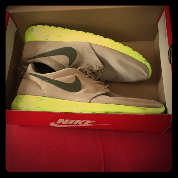 Nike Men's Roshe . Brand New‼️ (Come & Grab Em)