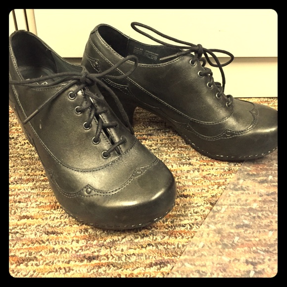Dansko heeled booties! Chic and comfy!! Size 9😍✨
