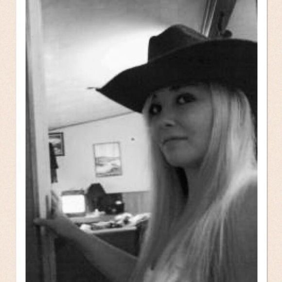 Meet your Posher, Brittani