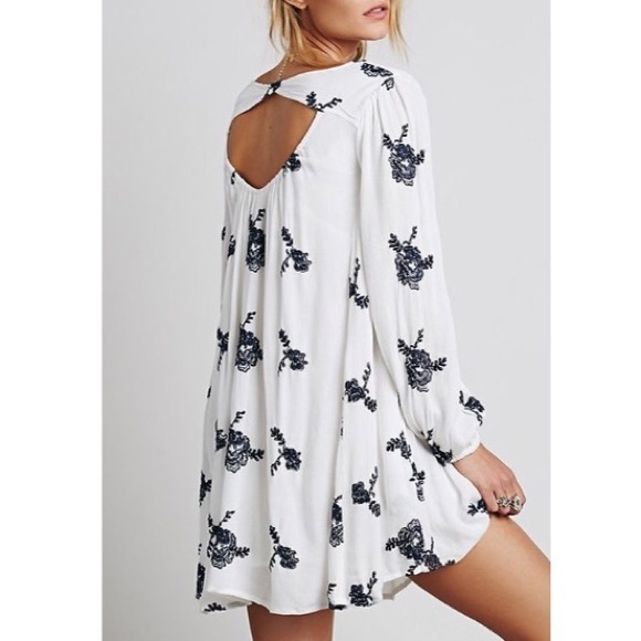 RESTOCKED!! Embroidered Austin Floral Tunic DRESS - Picture 2 of 4