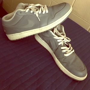 Air Jordan 1 grey