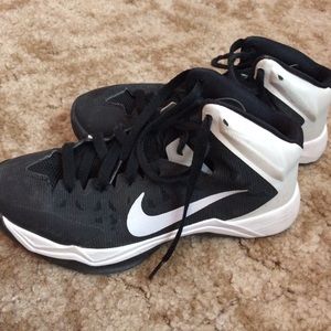 Basketball shoes