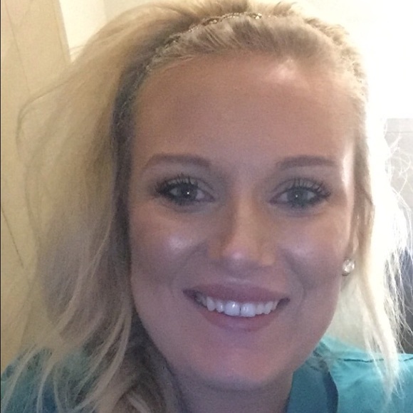 Meet your Posher, Emilee
