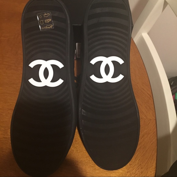 *NEVER WORN* CHANEL low top sneakers - Picture 4 of 4