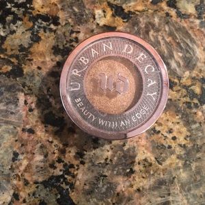Urban Decay single eyeshadow Smog