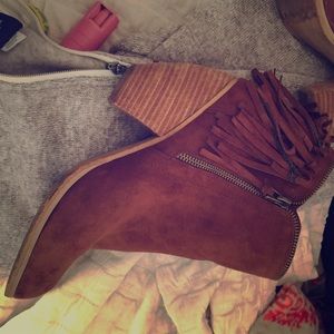 Size 9.5 booties, only been worn twice!