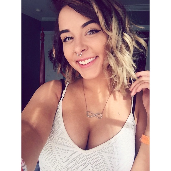 Meet your Posher, Kayla