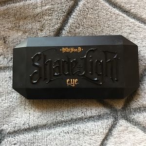 Kat Von D Dhade Vs Light pallets