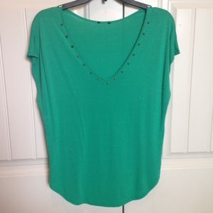 Buckle pullover Vneck top with studs