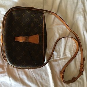 AUTHENTIC Louis Vuitton crossbody bag