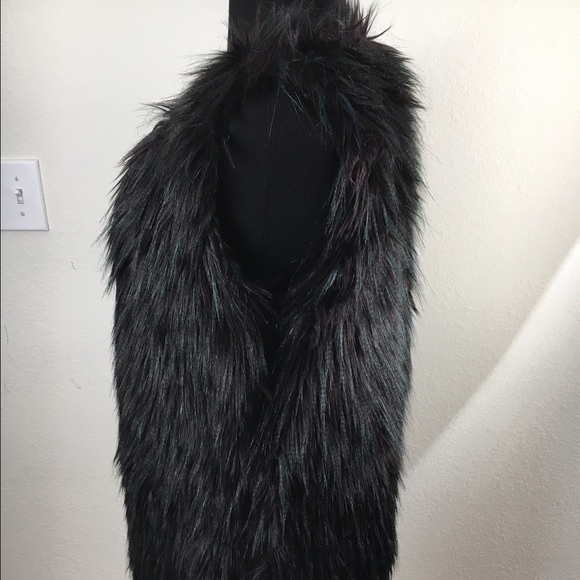 NWT Investments Faux Fur Vest - Picture 2 of 4