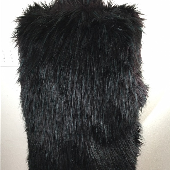NWT Investments Faux Fur Vest - Picture 3 of 4
