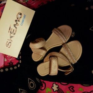 BNWT STILL IN BOX.SKEMO WRAP ANKLE RHINESTONE