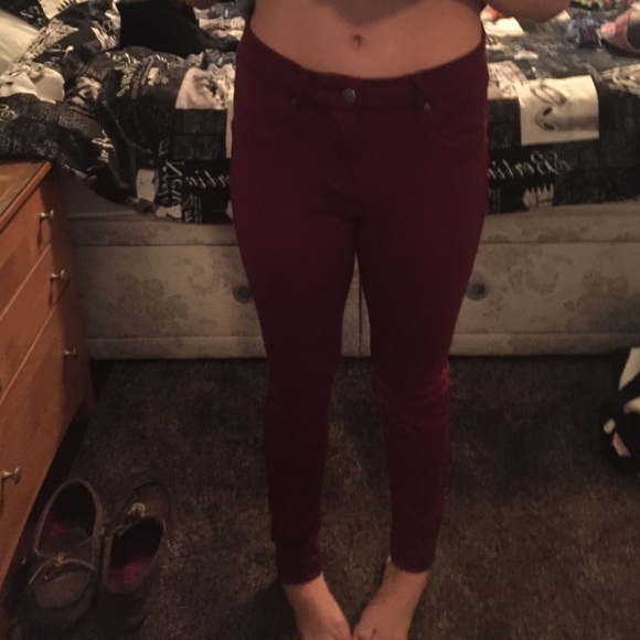 very comfortable maroon jeggings!