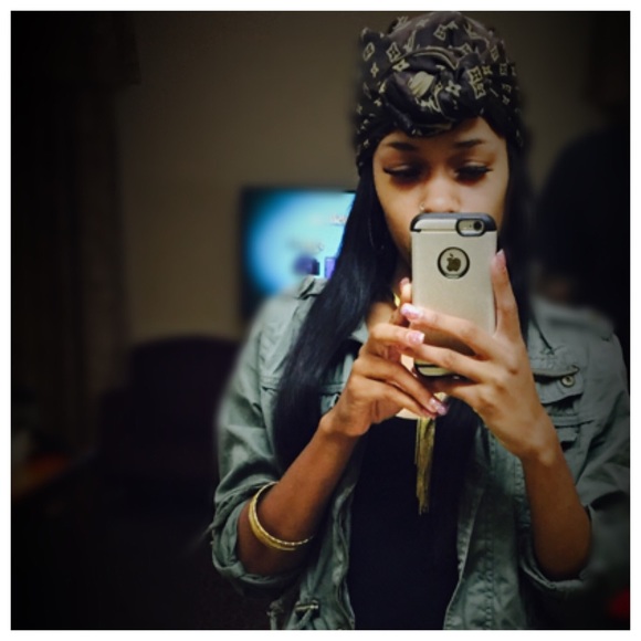 Meet your Posher, Raya - Picture 1 of 1