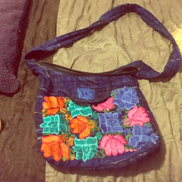 Medium size purse - Picture 1 of 3