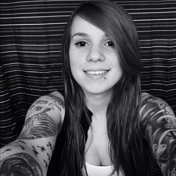 Meet your Posher, Tori - Picture 1 of 1