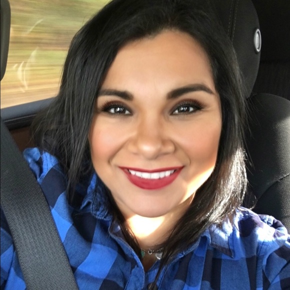 Meet your Posher, Cindy - Picture 2 of 2