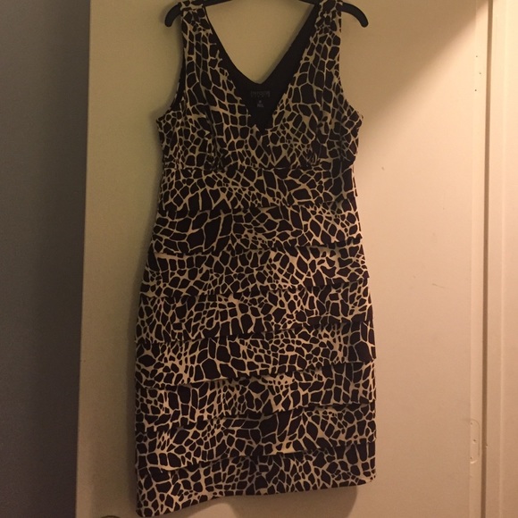 V neck giraffe print dress