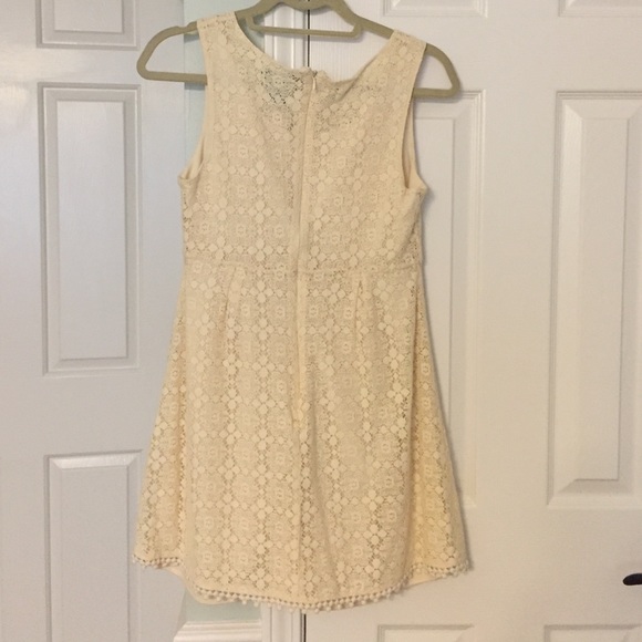 Cream, lace dress - Picture 2 of 2