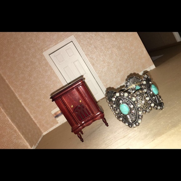 Gorgeous cross stoned bracelet 😍 - Picture 1 of 2