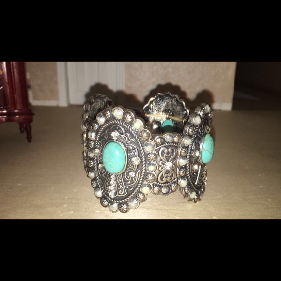 Gorgeous cross stoned bracelet 😍 - Picture 2 of 2