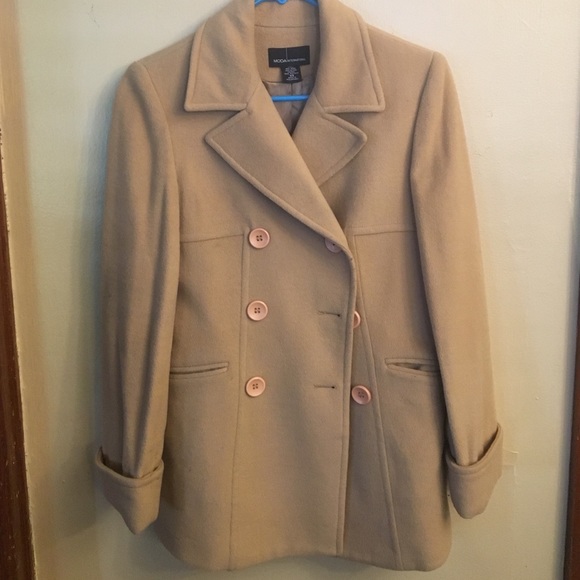 Beidge peacoat with buttons