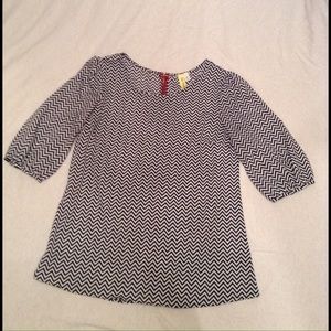 Chevron b/w 1/4 sleeve blouse