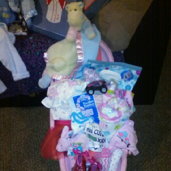 Baby girl bath gift basket
