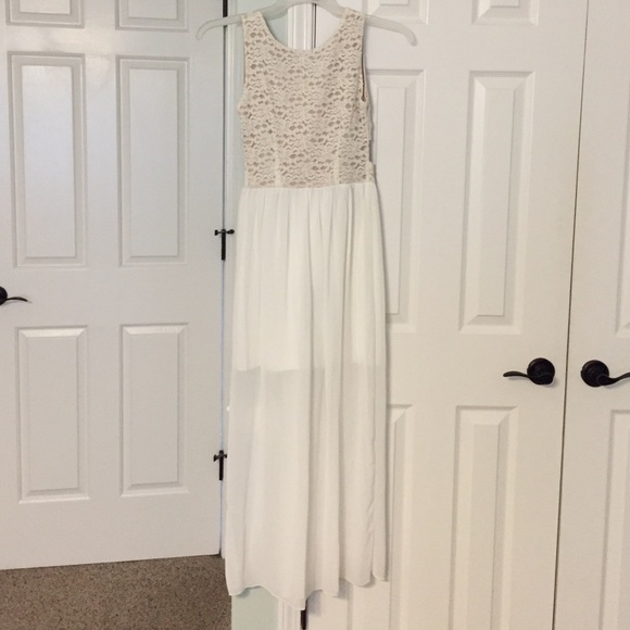 Formal dress - Picture 2 of 3